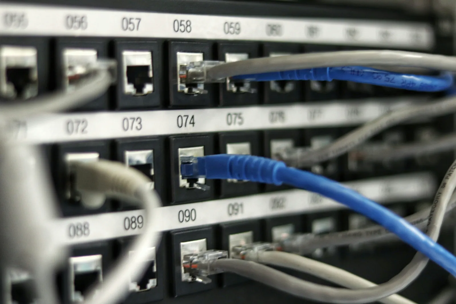 Data cabling in a patch panel