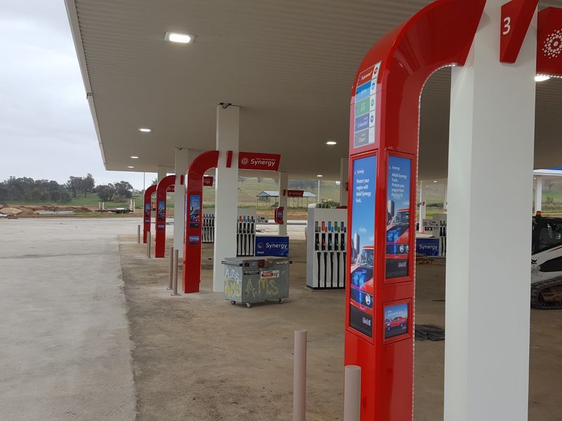 Mobil Coolac Truck Stop detail