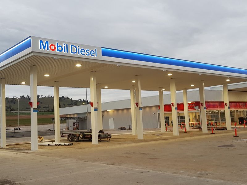 Mobil Coolac Truck Stop detail