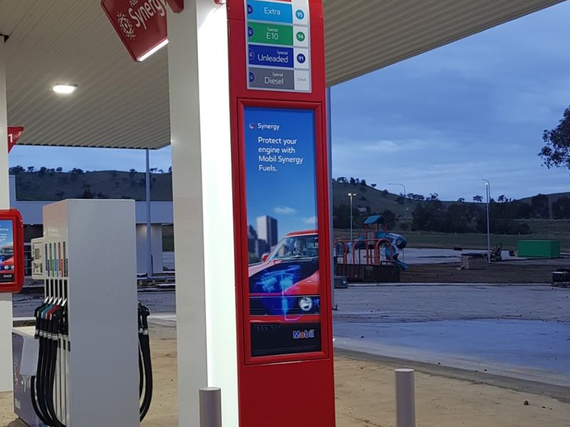 Mobil Coolac Truck Stop detail