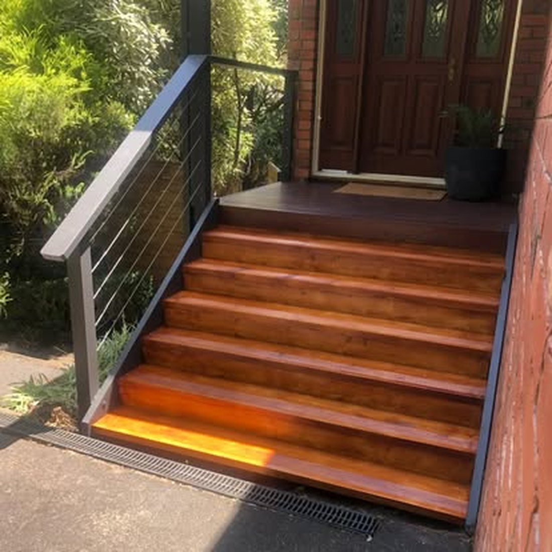 Timber deck with steps and a wire balustrade