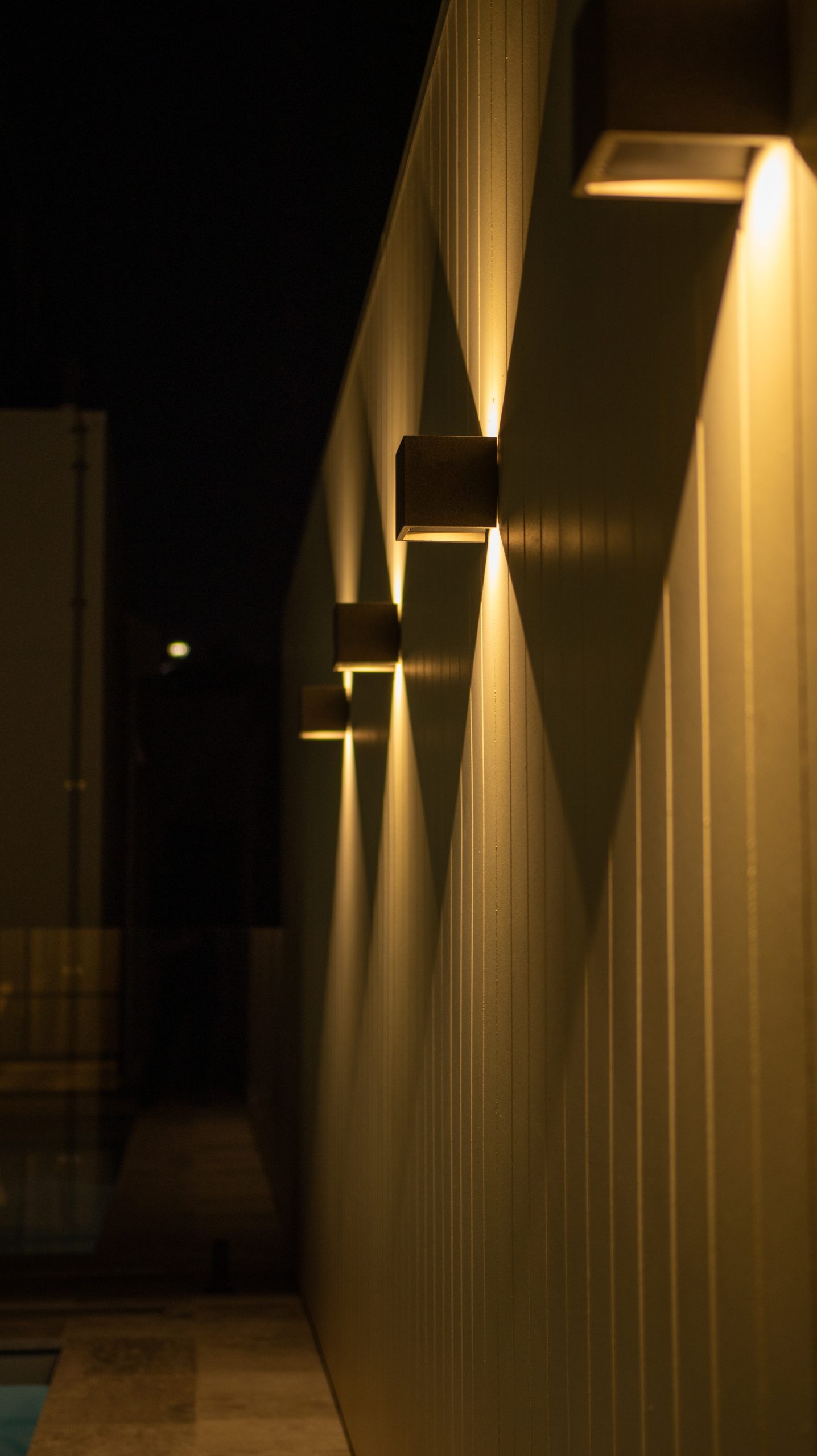 Feature wall washing on a dark interior wall