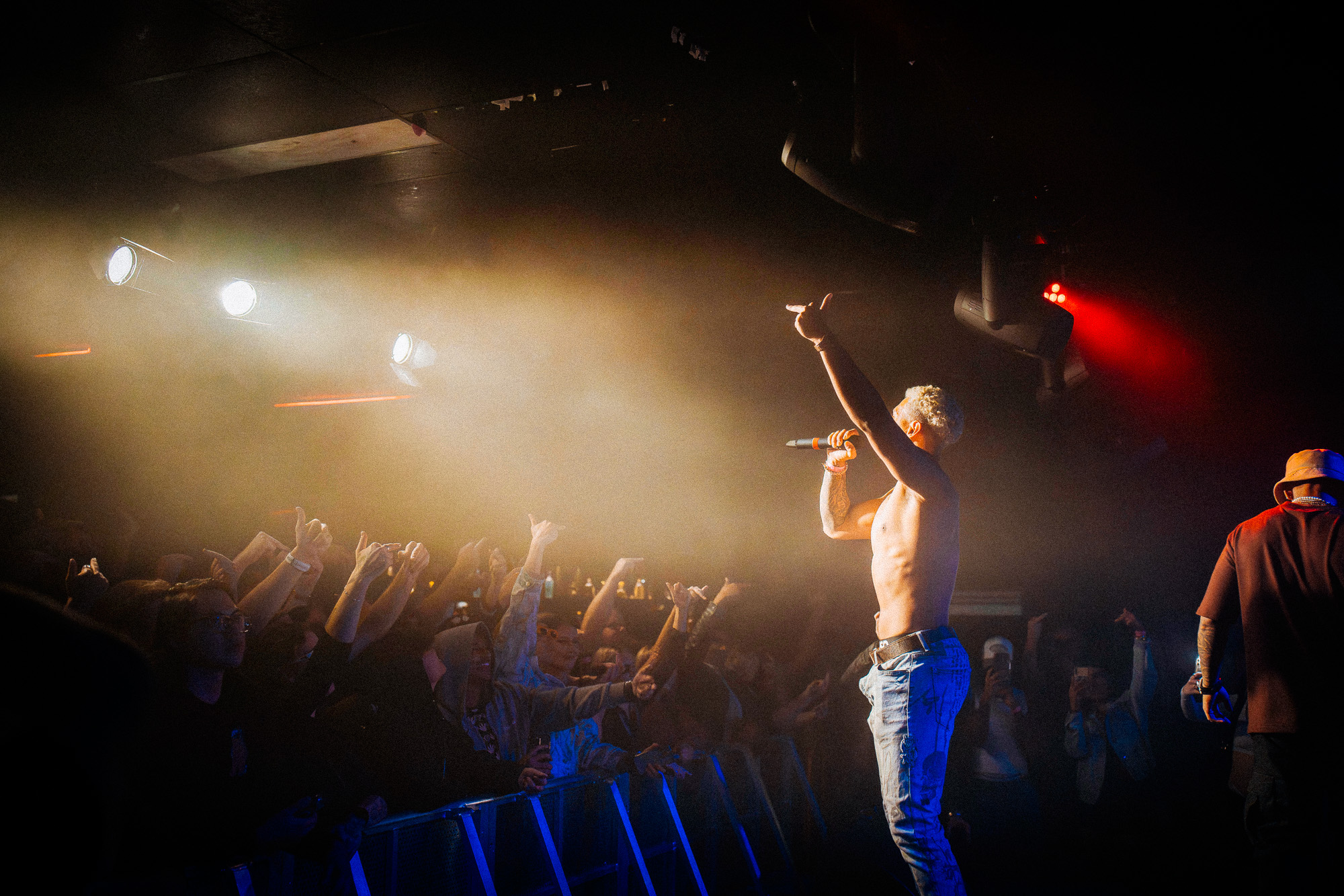 STT Laurentt performing to a packed crowd under smoke and stage lights