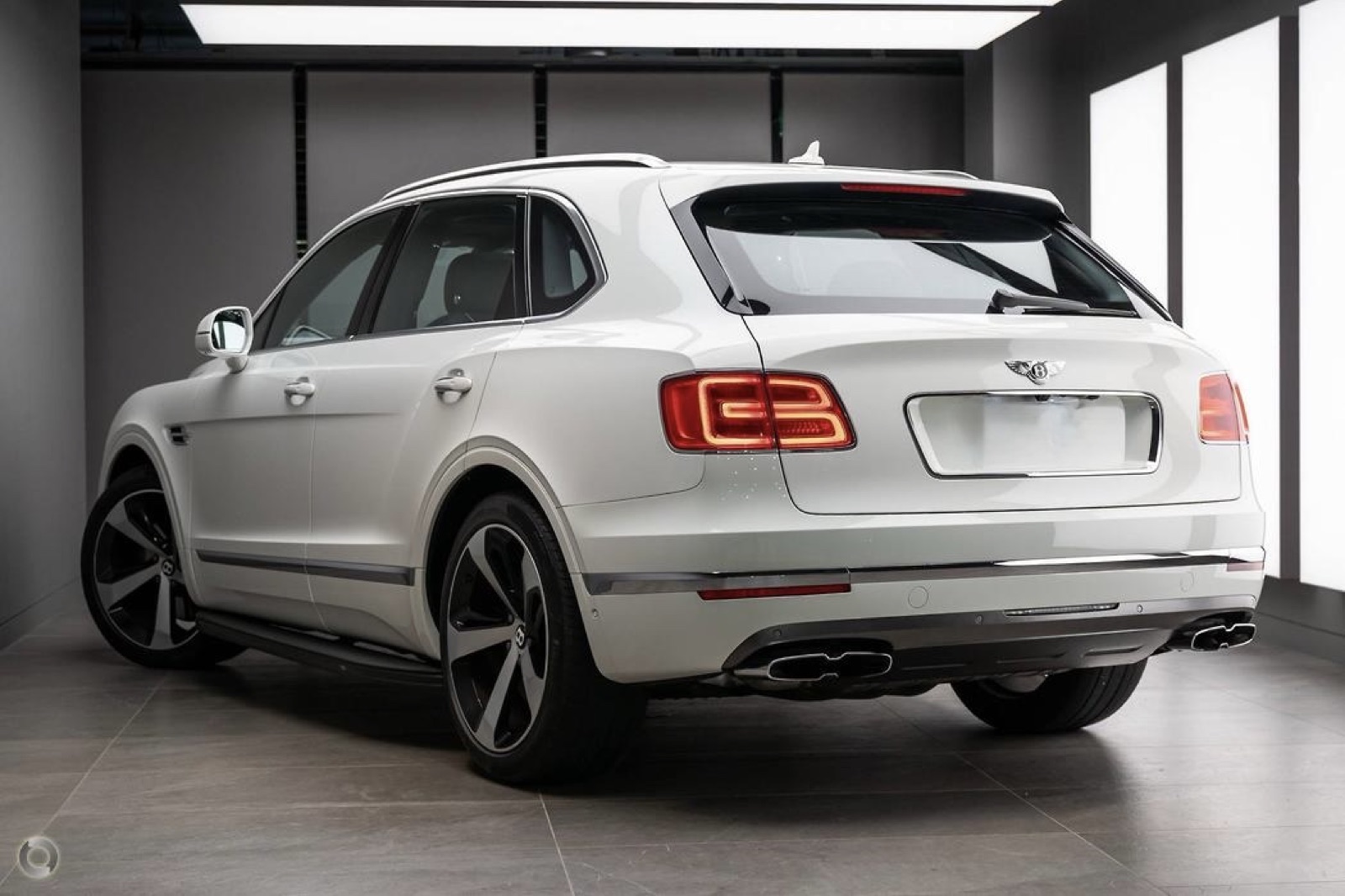 Bentley Bentayga — Rear three-quarter