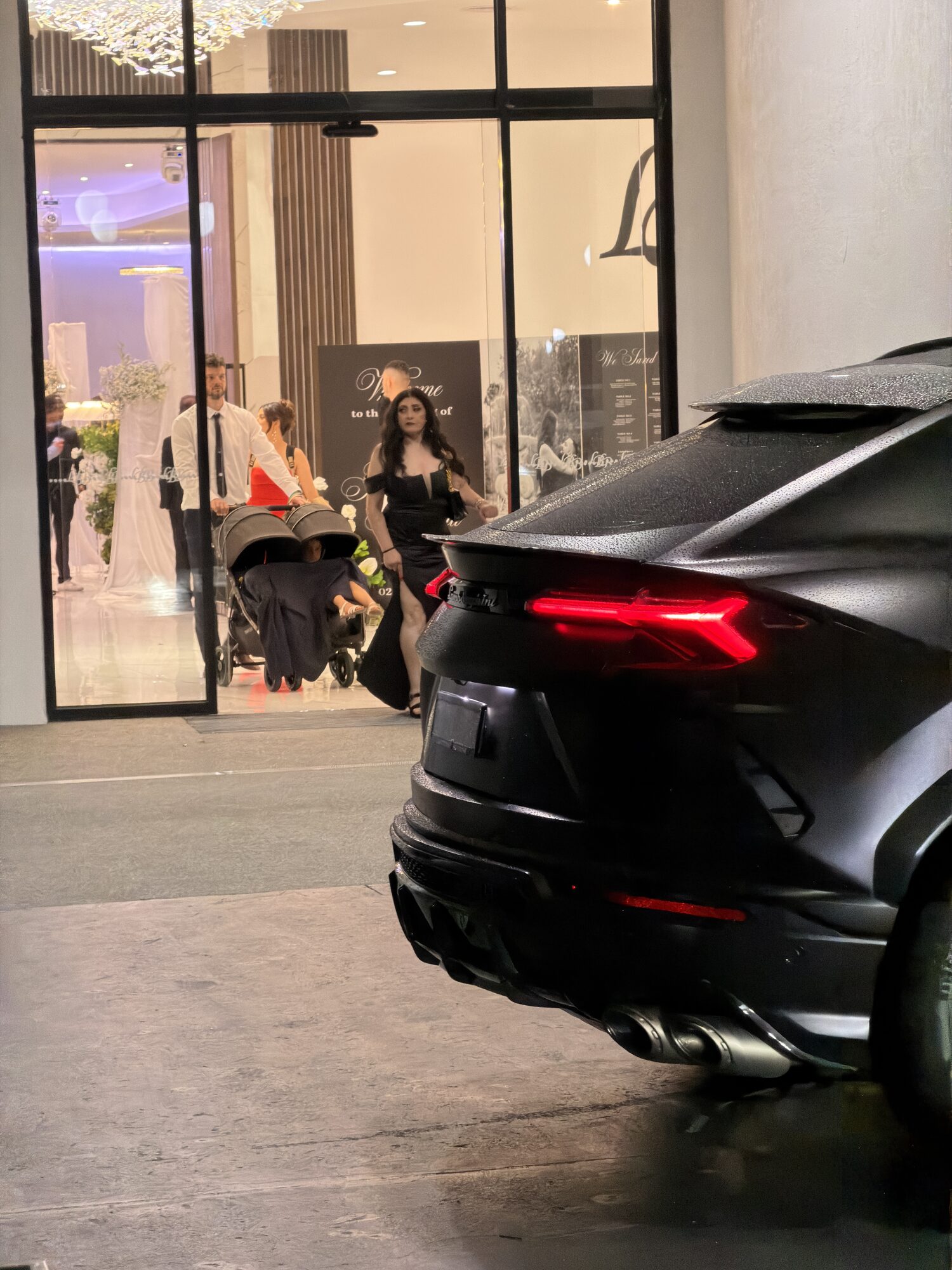 Lamborghini Urus, view 2