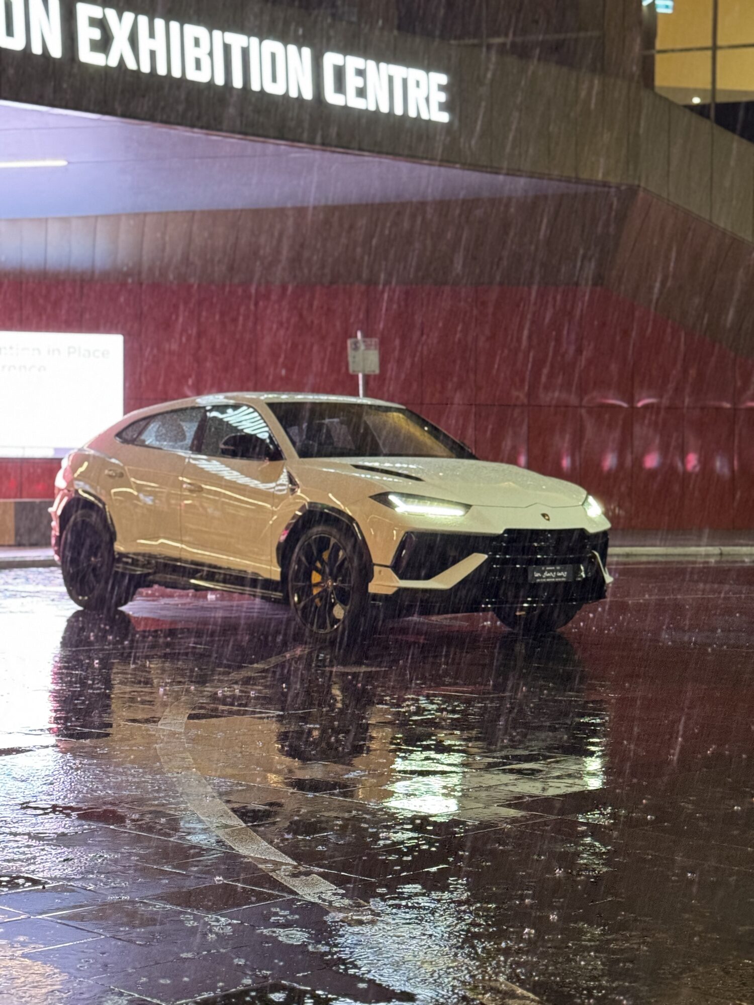 Lamborghini Urus, view 2