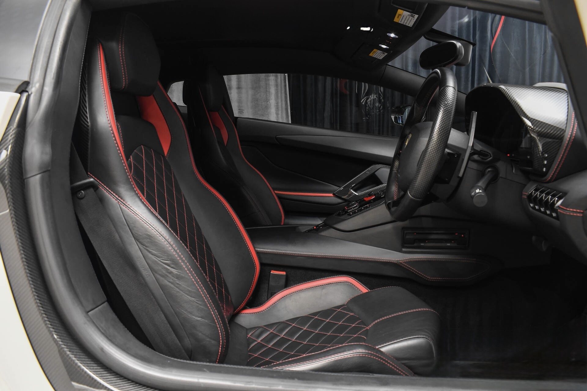 Lamborghini Aventador S, photographed by Ten Stars Cars