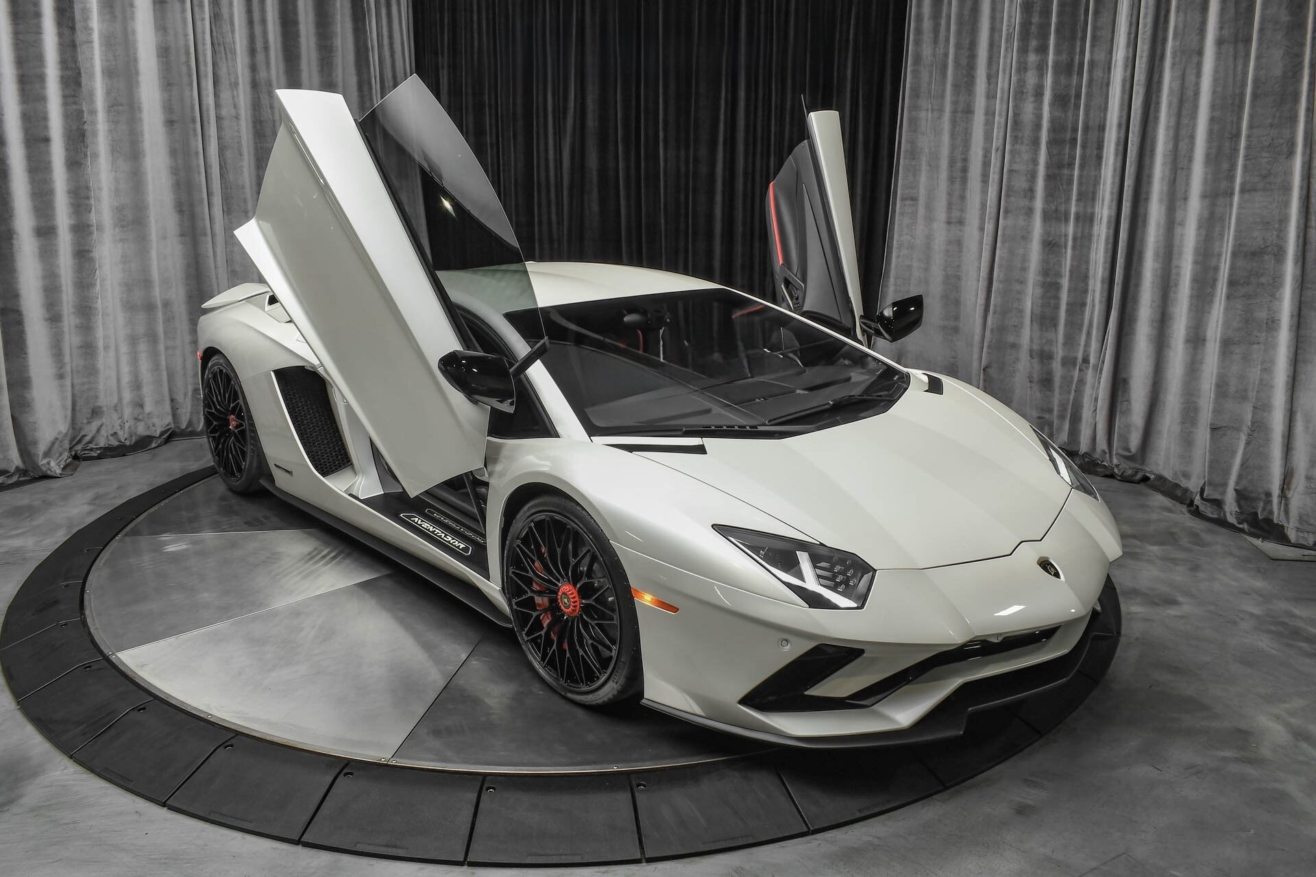 Lamborghini Aventador S, photographed by Ten Stars Cars