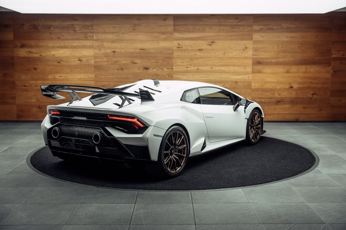 Lamborghini Huracán STO, photographed by Ten Stars Cars