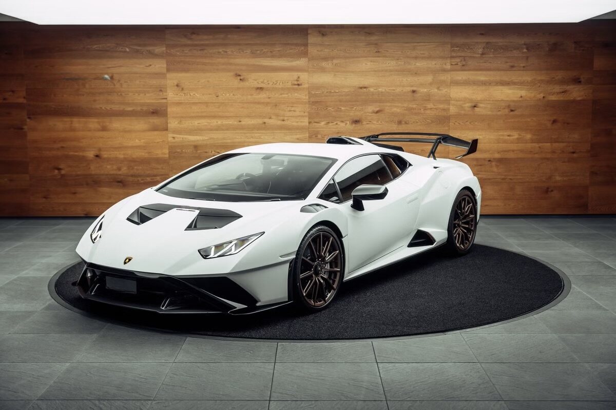 Lamborghini Huracán STO, photographed by Ten Stars Cars