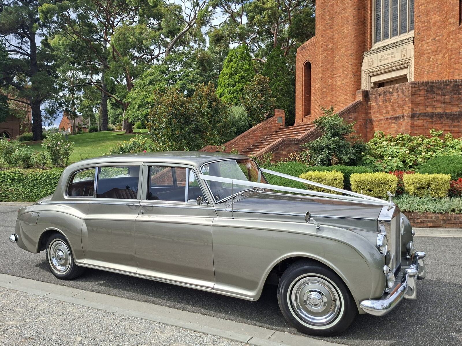 Rolls Royce Phantom V, Silver, seven passengers