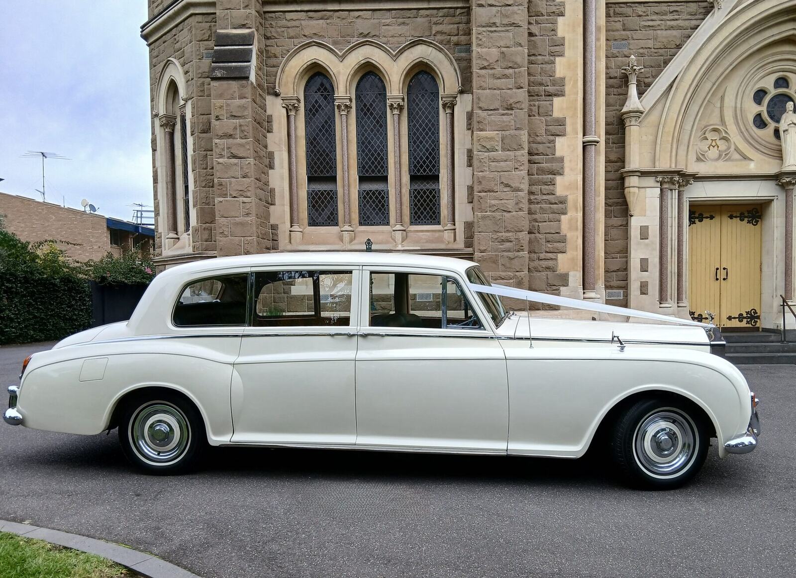 Rolls Royce Phantom V, White, six passengers